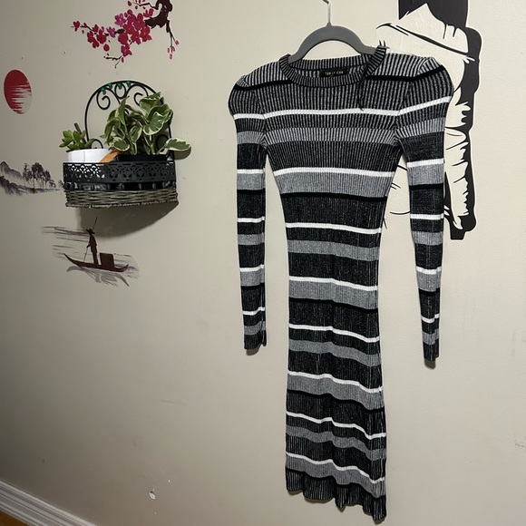 Stretchy Striped Winter BodyCon Dress - Picture 2 of 9